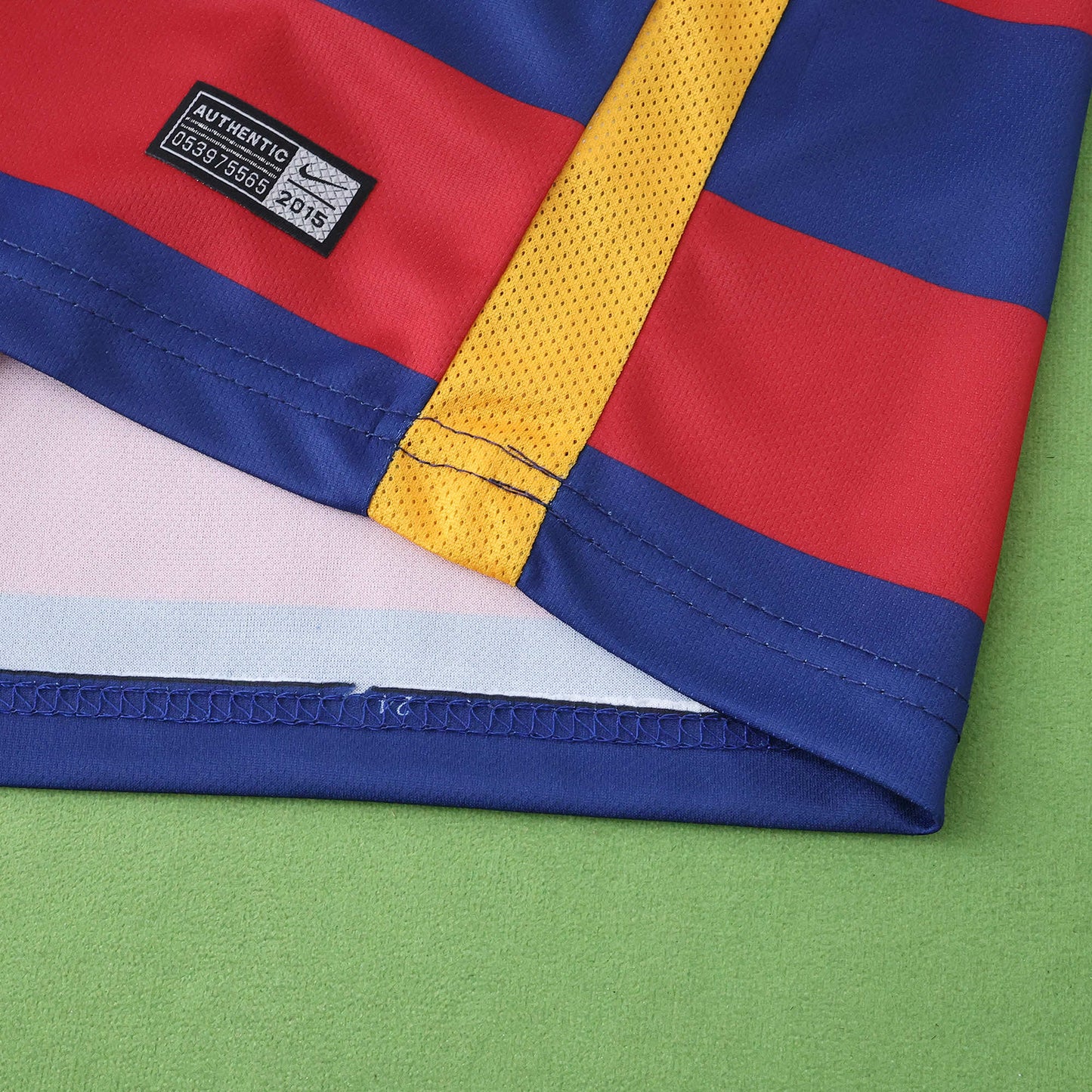FC Barcelona 2015/16 Home Kit - Retro Edition (Kids) - The Jersey Vault