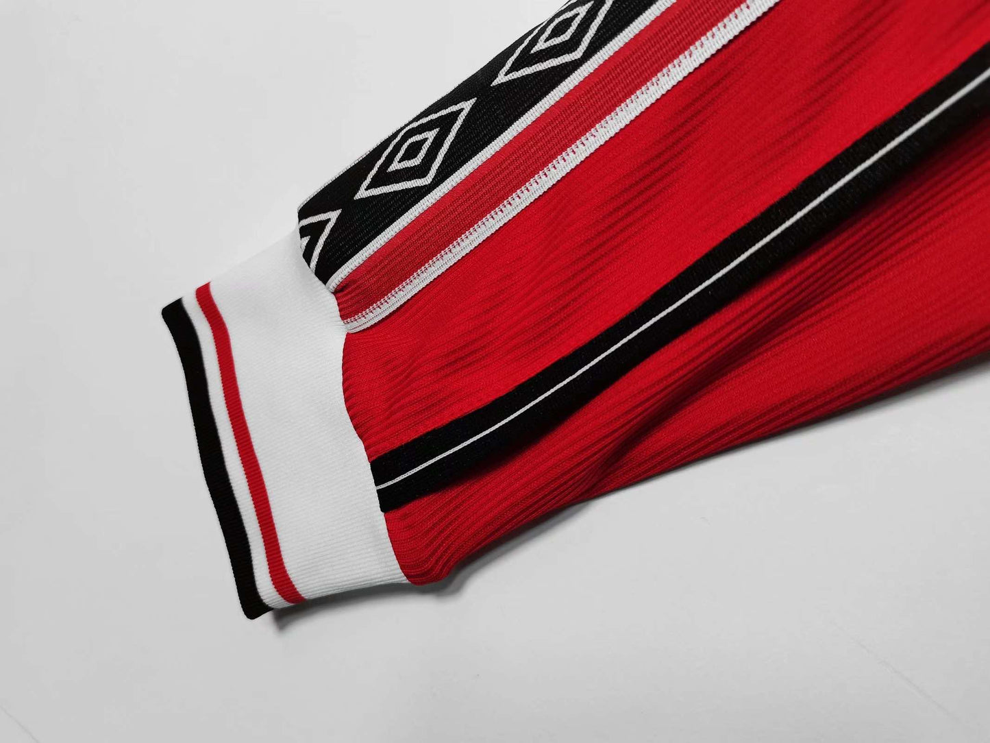 Manchester United 1998/99 Longsleeved Home Jersey - Retro Edition - The Jersey Vault