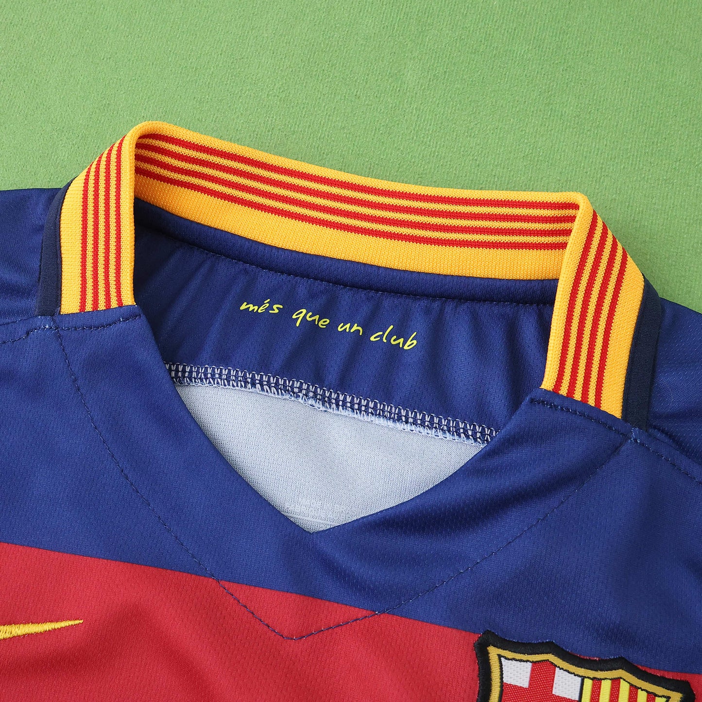 FC Barcelona 2015/16 Home Kit - Retro Edition (Kids) - The Jersey Vault