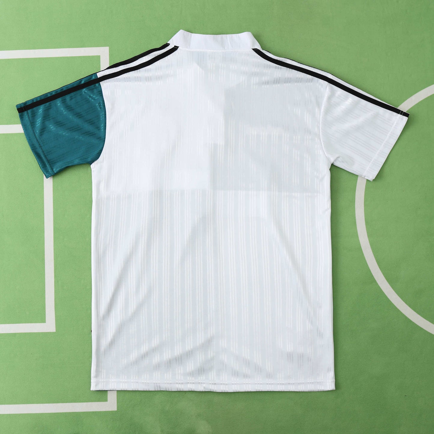 Liverpool 1995/96 Away Jersey - Retro Edition