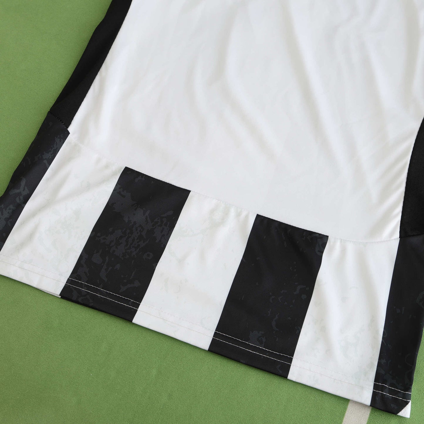 Juventus 2024/25 Home Kit - Fan Edition (Kids) - The Jersey Vault