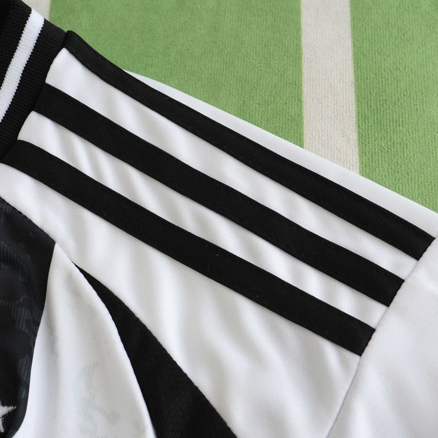 Juventus 2024/25 Home Kit - Fan Edition (Kids) - The Jersey Vault