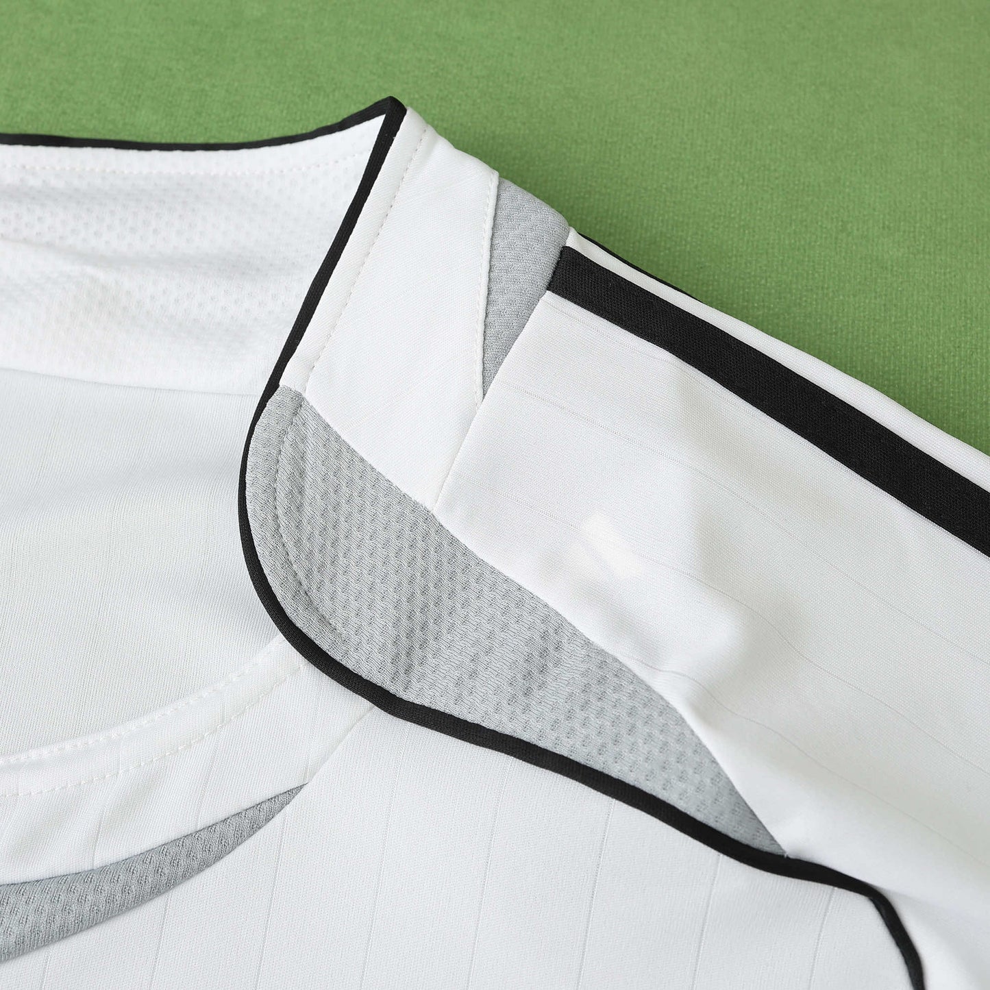 Real Madrid 2006/07 Home Jersey - Retro Edition - The Jersey Vault
