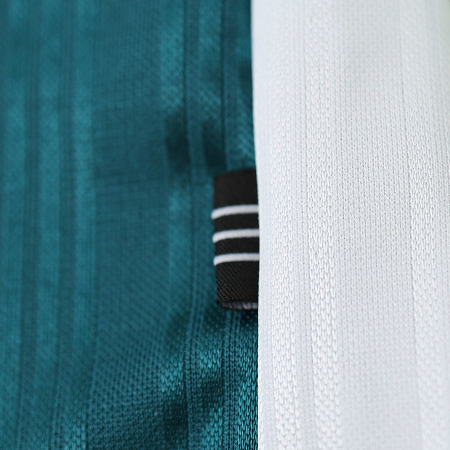 Liverpool 1995/96 Away Jersey - Retro Edition