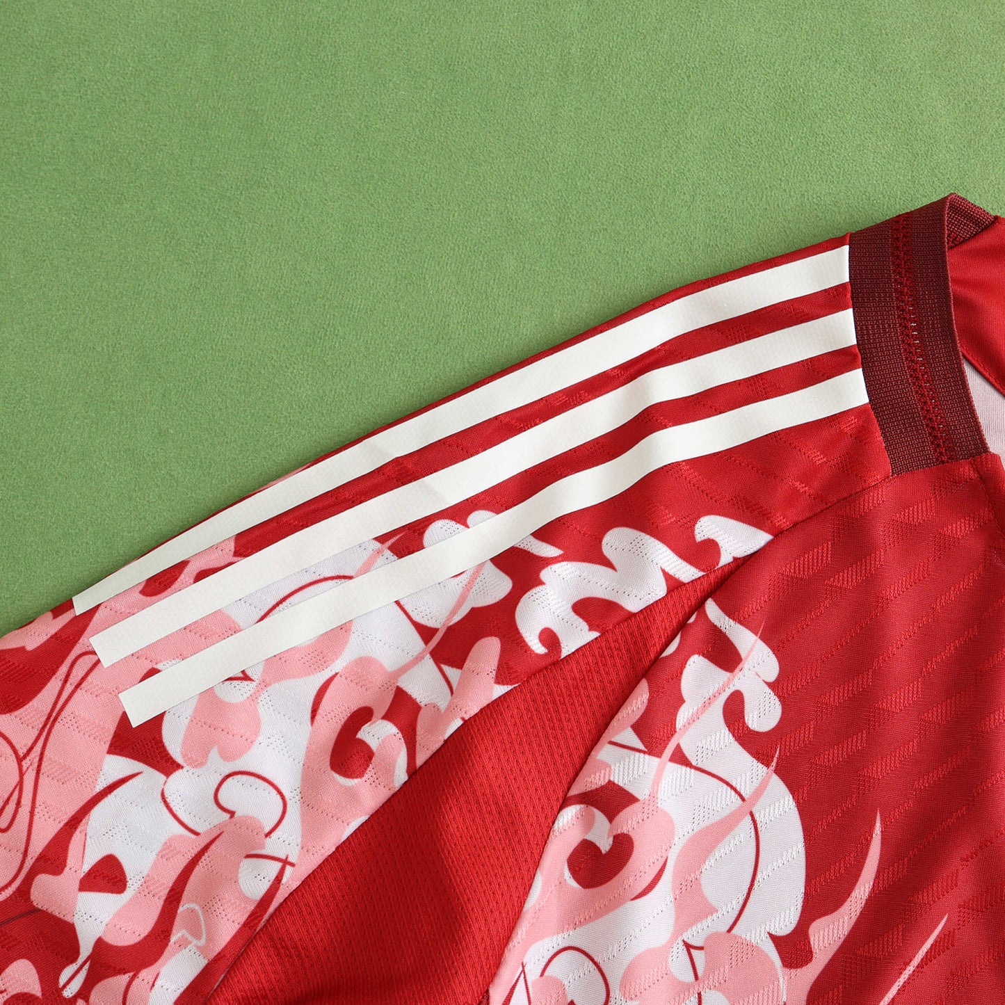 Manchester United 2024/25 Pink Waves Jersey - Special Edition