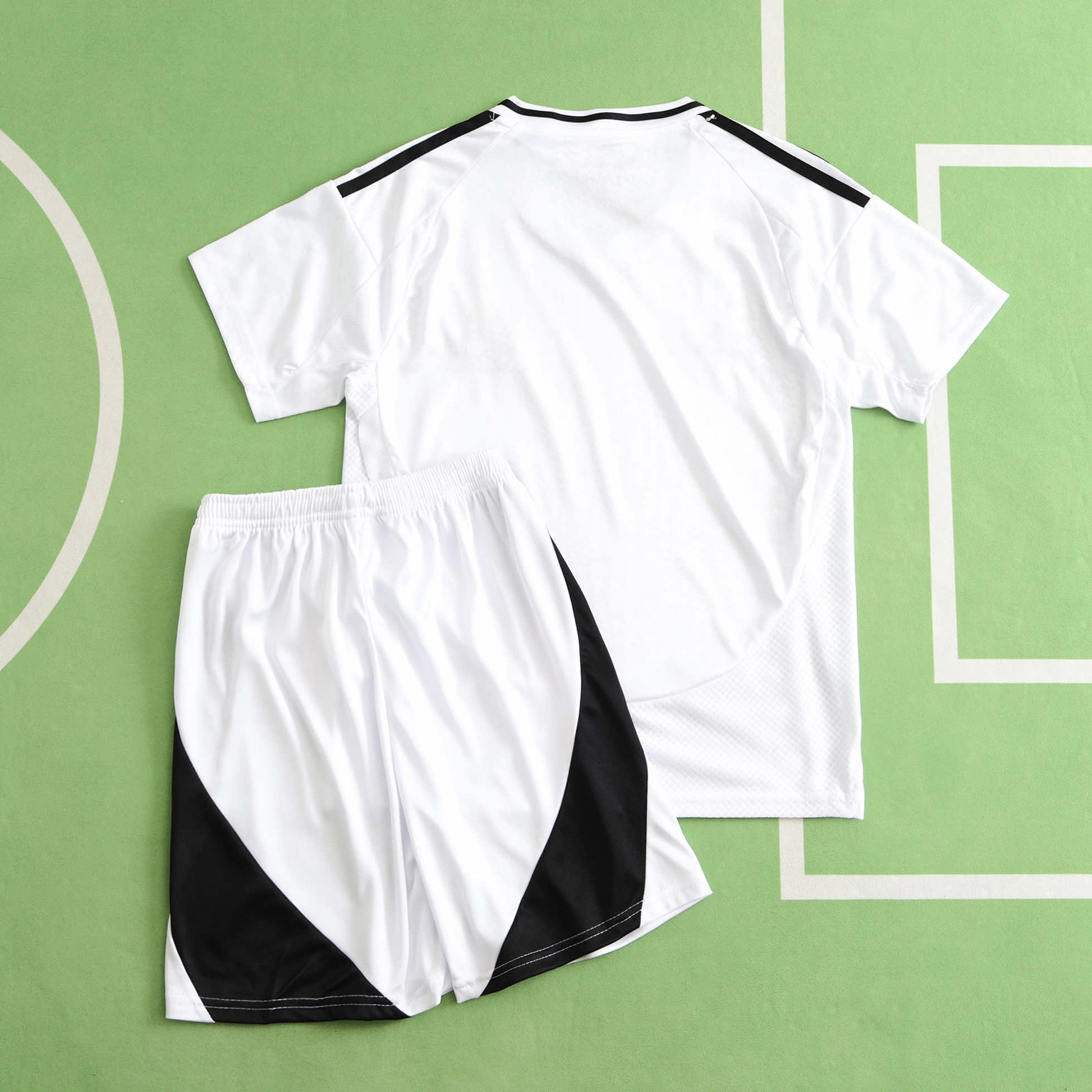 Real Madrid 2024/25 Home Kit - Fan Edition (Kids) - The Jersey Vault