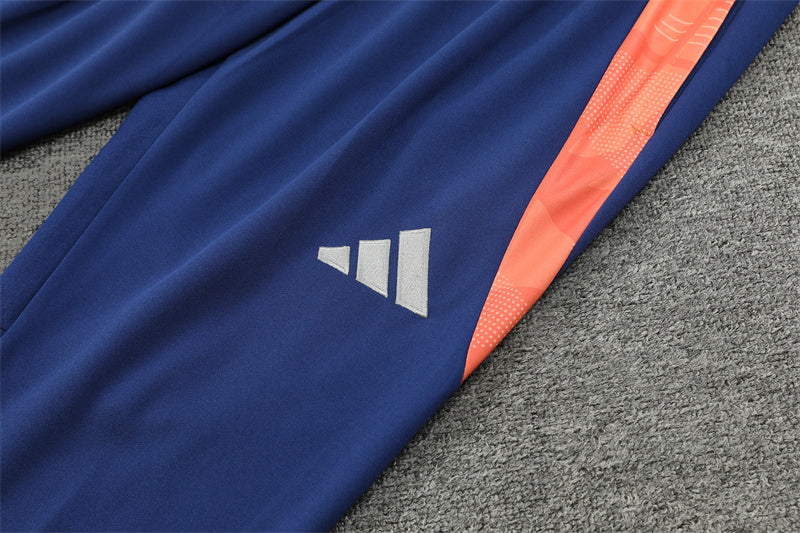 Manchester United 2024/25 Training Tracksuit (Orange)