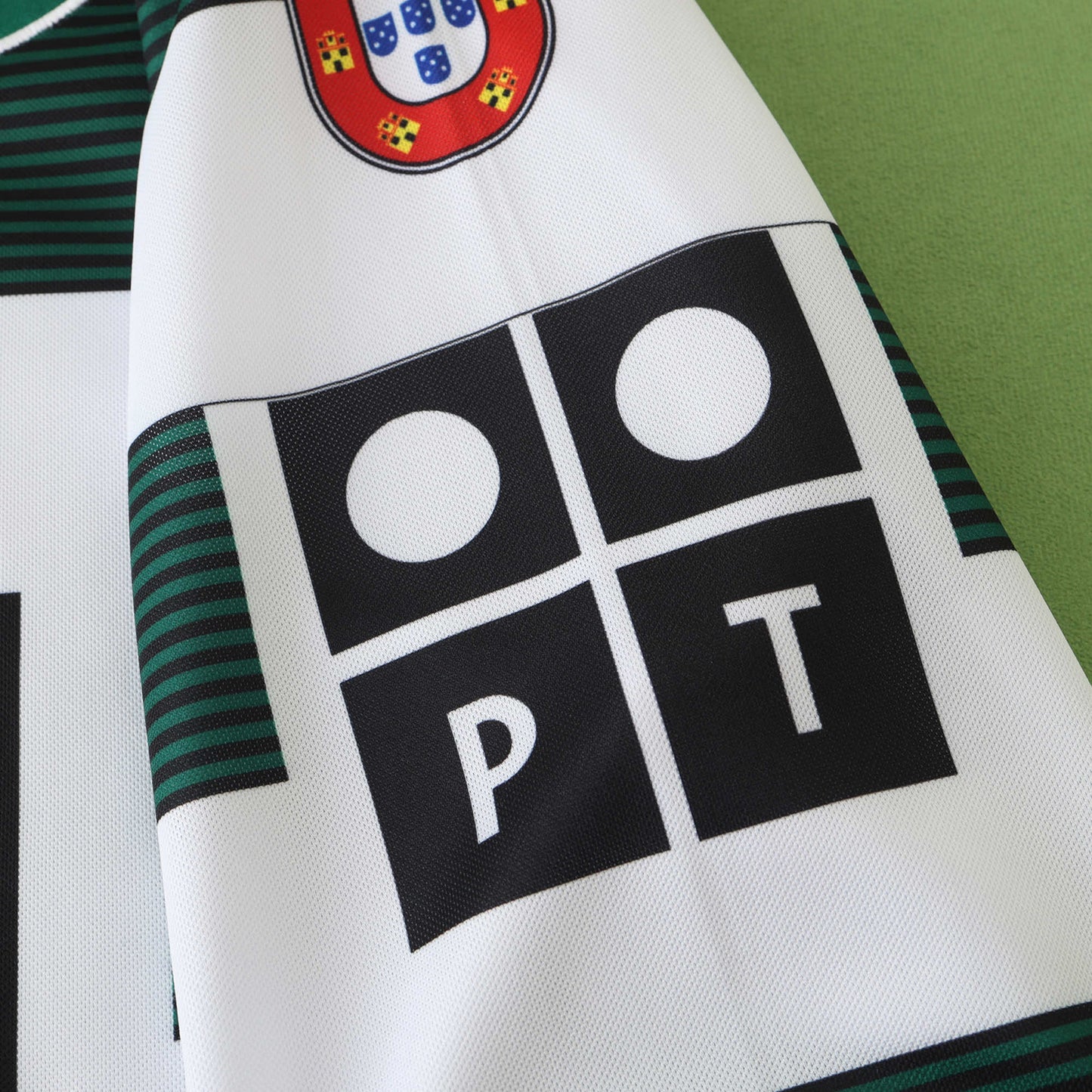 Sporting CP 2001/02 Longsleeved Home Jersey - Retro Edition